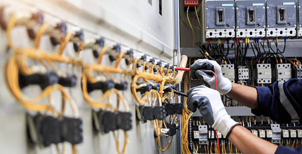 Professional Electrician technician working in Independence, MO
